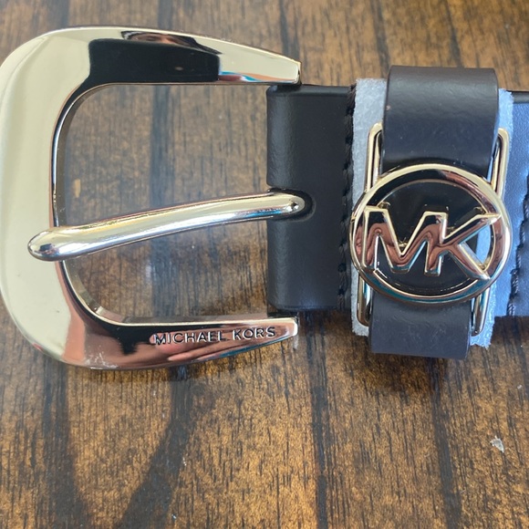 Michael Kors - Picture 2 of 3